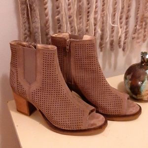 Open-toed booties